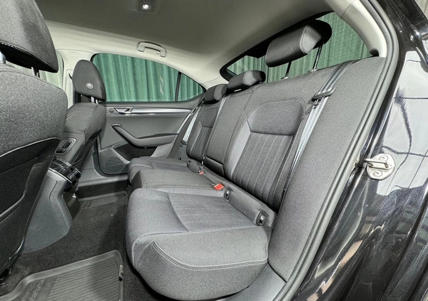 Skoda Superb cena 119000 przebieg: 108000, rok produkcji 2021 z Trzciel małe 326
